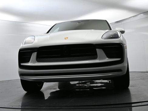Certified 2024 Porsche Macan image 54