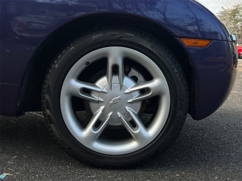 Used 2004 Chevrolet SSR w/ Preferred Equipment Group image 8