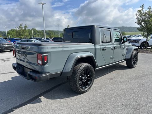 Used 2025 Jeep Gladiator Overland AWD/4WD image 7