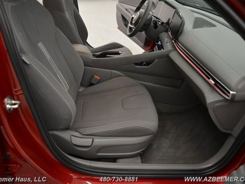 Used 2024 Hyundai Elantra SEL FWD image 19