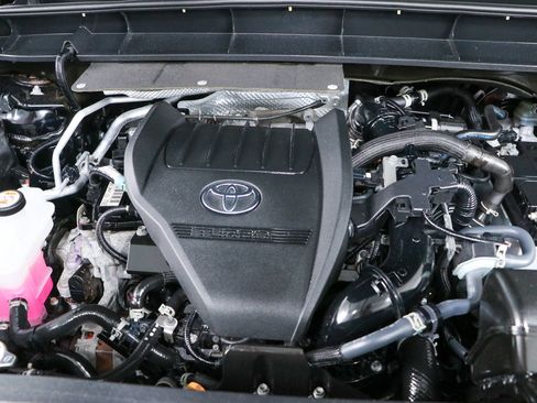 Used 2023 Toyota Highlander XLE AWD/4WD image 34