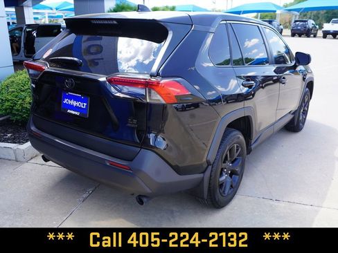 Used 2023 Toyota RAV4 LE AWD/4WD image 10