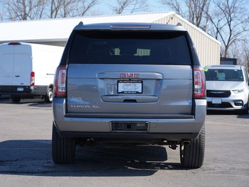 Used 2020 GMC Yukon XL SLT w/ Premium Edition image 4