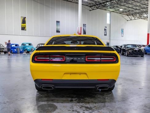 Used 2017 Dodge Challenger R/T Scat Pack w/ Leather Interior Group RWD image 5