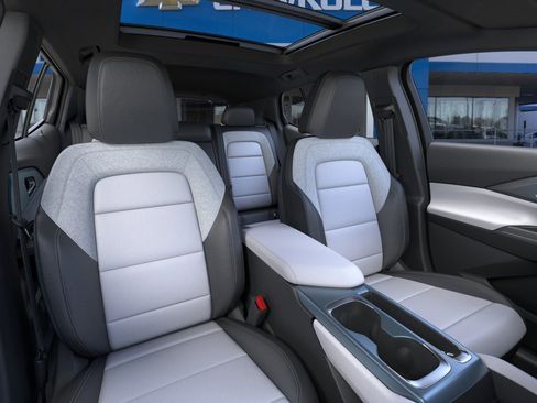 New 2026 Chevrolet Equinox EV LT image 16