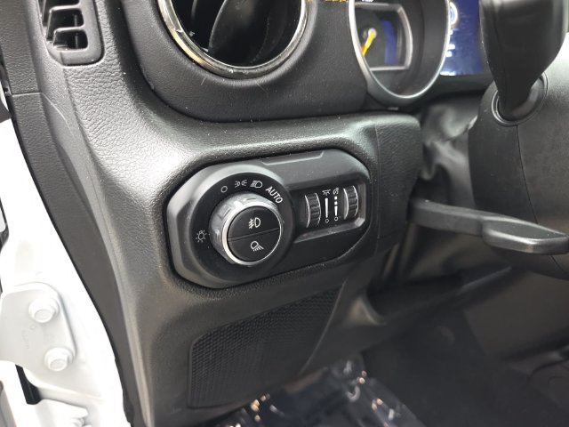 Used 2022 Jeep Gladiator Overland AWD/4WD image 38