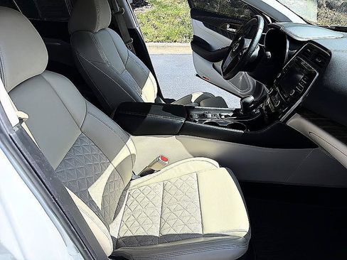 Used 2016 Nissan Maxima Platinum FWD image 19