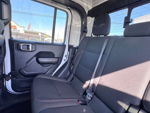 Used 2020 Jeep Gladiator Rubicon image 18