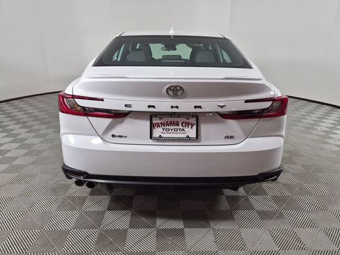 Used 2025 Toyota Camry SE FWD image 4