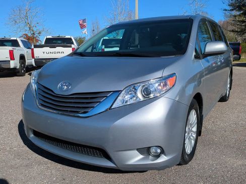 Used 2017 Toyota Sienna XLE w/ XLE Navigation Package image 2