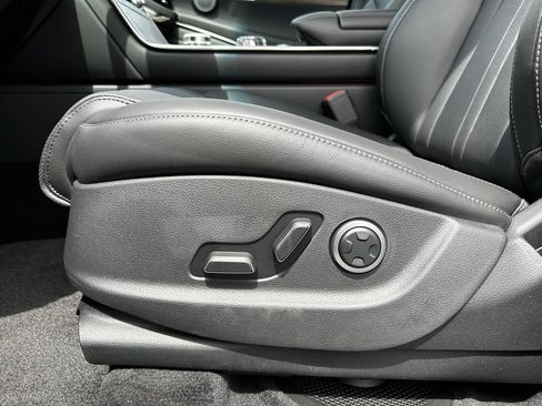 Used 2025 Genesis GV80 2.5T Advanced image 12