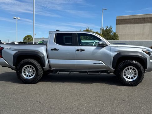 Used 2025 Toyota Tacoma TRD Off-Road w/ TRD Off Road Upgrade Package AWD/4WD image 6