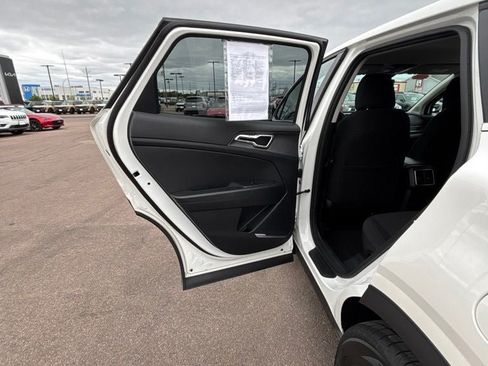 Used 2023 Kia Sportage LX AWD/4WD image 23