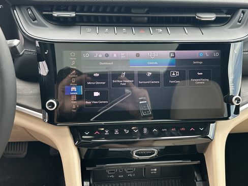 New 2026 Jeep Grand Cherokee L Limited w/ Luxury Tech Group II AWD/4WD image 18