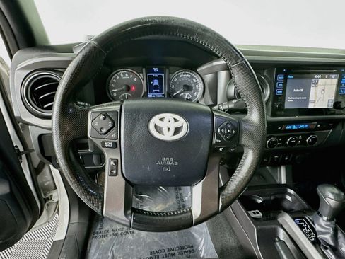 Used 2016 Toyota Tacoma TRD Off-Road w/ Premium & Technology Package RWD image 11