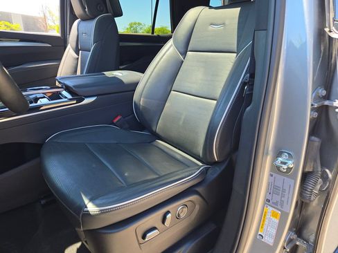 Used 2025 Cadillac Escalade Sport w/ Touring Package AWD/4WD image 28