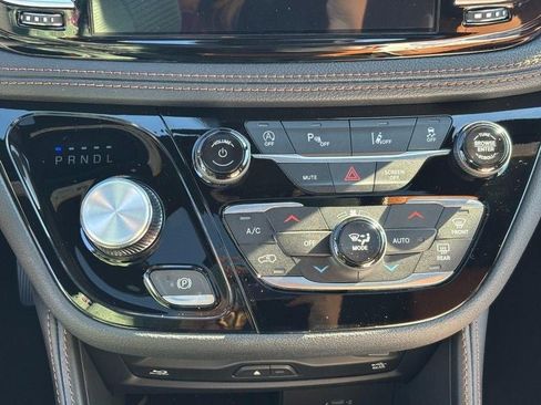 New 2026 Chrysler Pacifica Pinnacle image 17