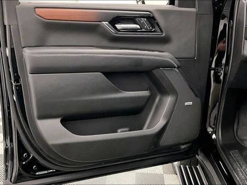 Used 2026 GMC Yukon Denali w/ Denali Reserve Package AWD/4WD image 22