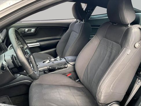 Used 2018 Ford Mustang Coupe RWD image 8