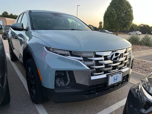 Used 2024 Hyundai Santa Cruz SEL FWD image 2