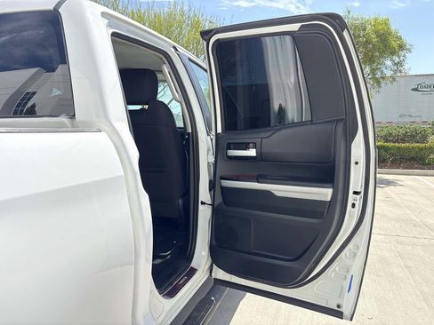 Used 2016 Toyota Tundra SR5 w/ Tow Package RWD image 12