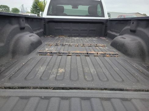 Used 2017 RAM 3500 Tradesman w/ Chrome Appearance Group AWD/4WD image 11