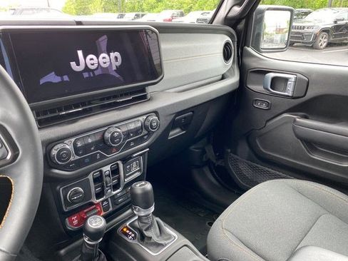 Used 2024 Jeep Wrangler Unlimited AWD/4WD image 14