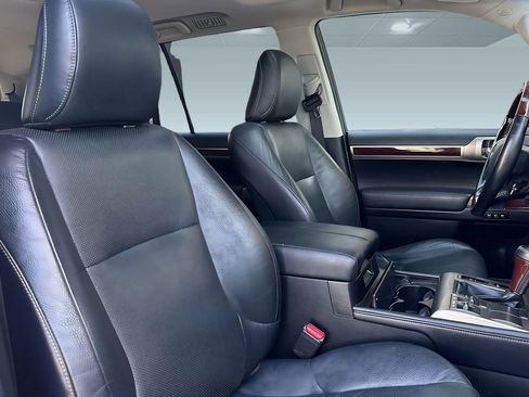 Used 2018 Lexus GX 460 Premium w/ Premium Package image 29