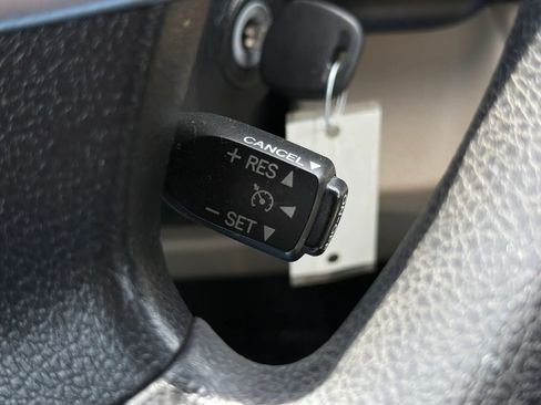Used 2012 Toyota Camry LE FWD image 32