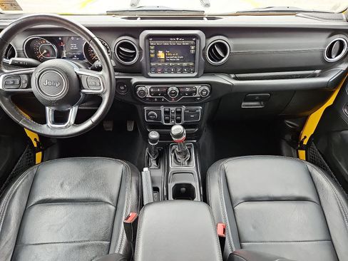 Used 2018 Jeep Wrangler Unlimited Sahara AWD/4WD image 25