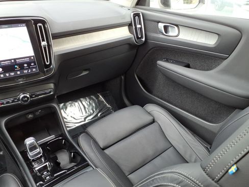 Certified 2023 Volvo XC40 B5 Plus w/ Climate Package image 20