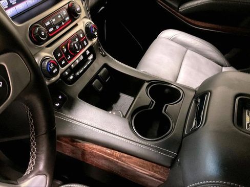 Used 2016 GMC Yukon XL SLT w/ Premium Edition AWD/4WD image 17