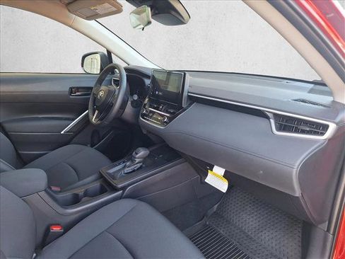 Used 2026 Toyota Corolla Cross LE image 18