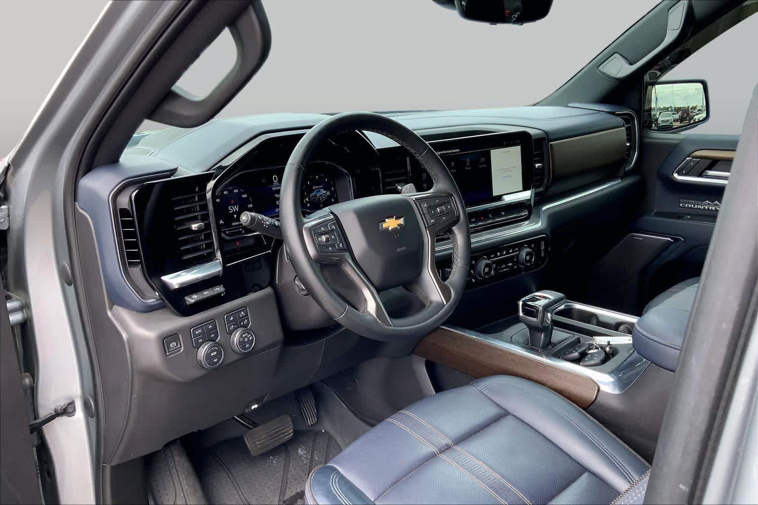 Used 2023 Chevrolet Silverado 1500 High Country w/ High Country Premium Package AWD/4WD image 28