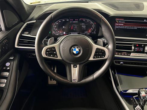 Used 2021 BMW X7 M50i image 25
