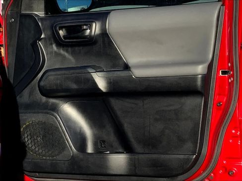 Used 2018 Toyota Tacoma SR w/ SR Convenience Package AWD/4WD image 23