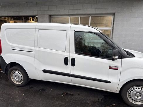 Used 2018 RAM ProMaster City Tradesman image 3
