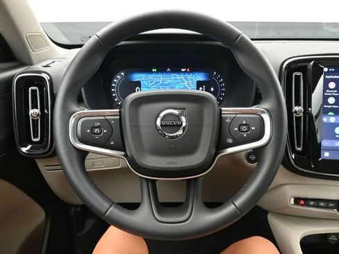 Used 2025 Volvo XC40 B5 Plus AWD/4WD image 23
