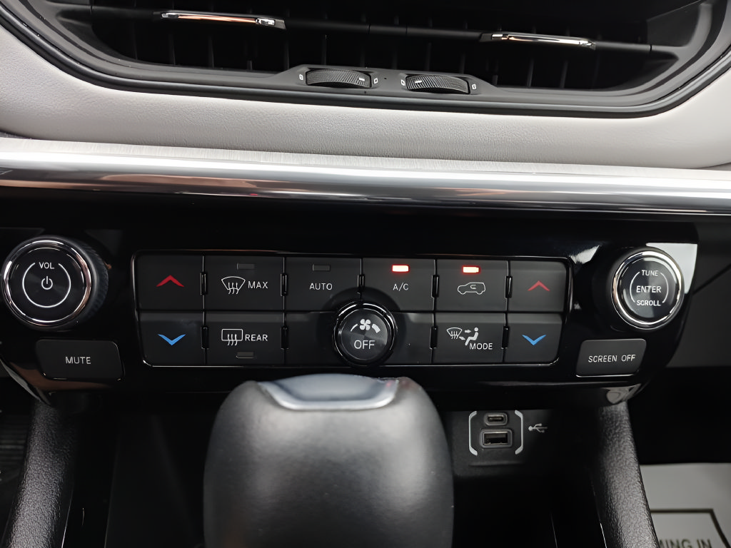 Used 2023 Jeep Compass Limited AWD/4WD image 14