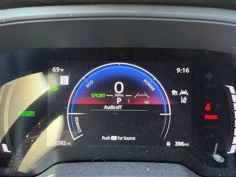 Used 2025 Toyota Corolla SE w/ SE Premium Package AWD/4WD image 10