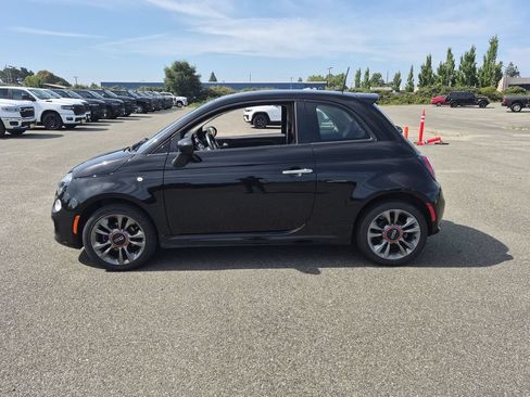 Used 2017 FIAT 500 Pop w/ Sport Appearance Package FWD image 6