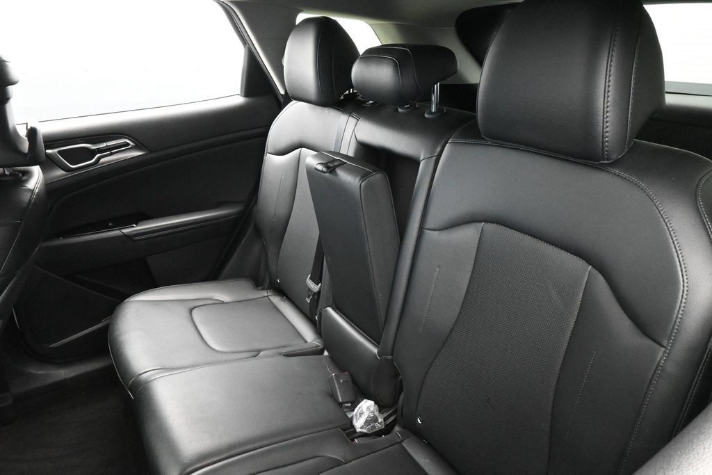Used 2025 Kia Sportage EX FWD image 38