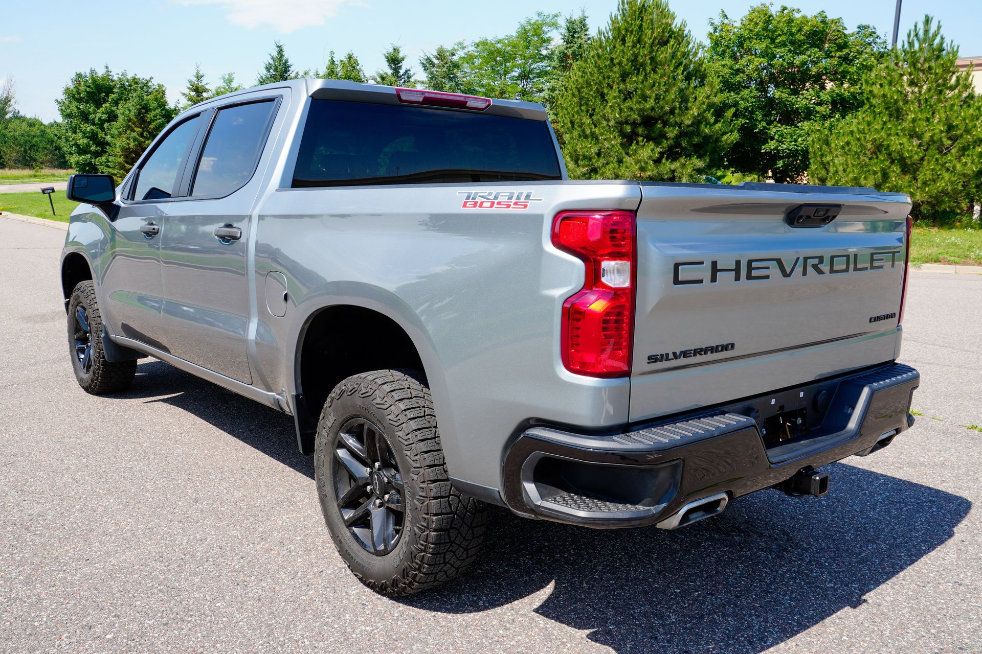 Used 2024 Chevrolet Silverado 1500 Custom Trail Boss w/ LPO, Dark Essentials Package AWD/4WD image 5