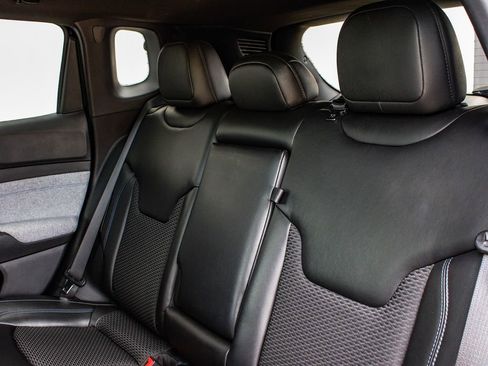 Used 2023 Jeep Compass Latitude w/ Convenience Group AWD/4WD image 34