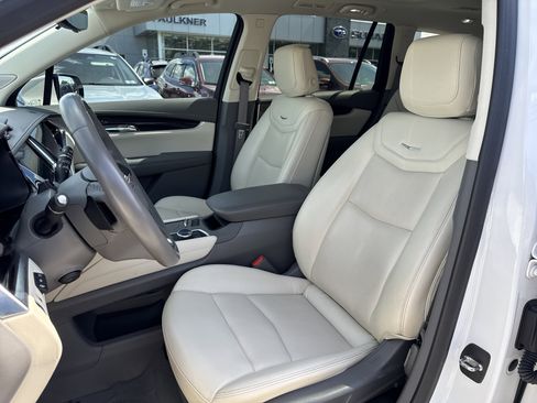 Used 2022 Cadillac XT6 Premium Luxury w/ Technology Package AWD/4WD image 6