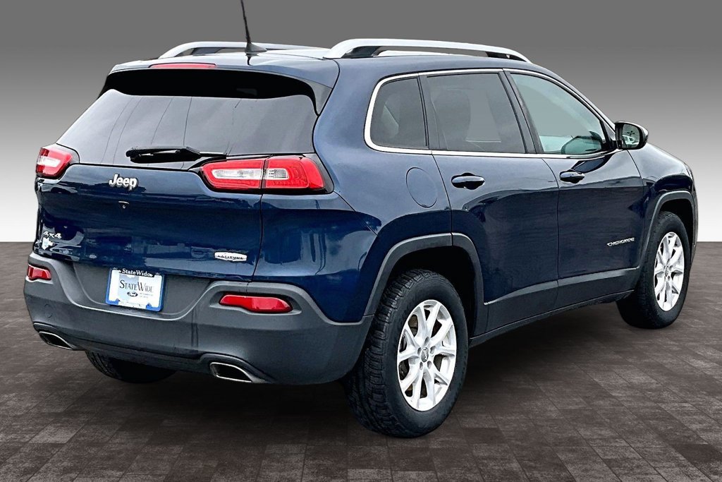Used 2018 Jeep Cherokee Latitude Plus w/ Cold Weather Group AWD/4WD image 28