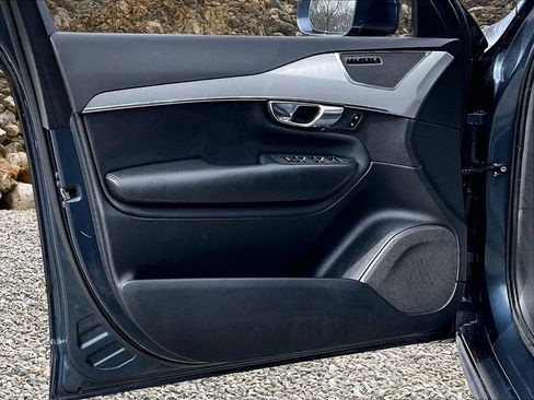 Used 2021 Volvo XC90 T5 Momentum w/ Protection Package Premier image 21