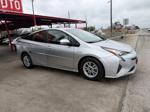 Used 2018 Toyota Prius Two w/ Prius Two Safety Plus Package image 13
