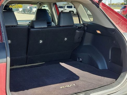 Used 2019 Toyota RAV4 XLE Premium FWD image 11