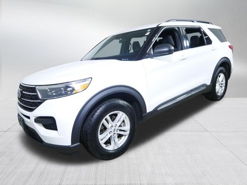 Used 2020 Ford Explorer XLT AWD/4WD image 3